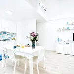 Casa Acqua Marina - Only 6 Steps From The Main Road Apartman *