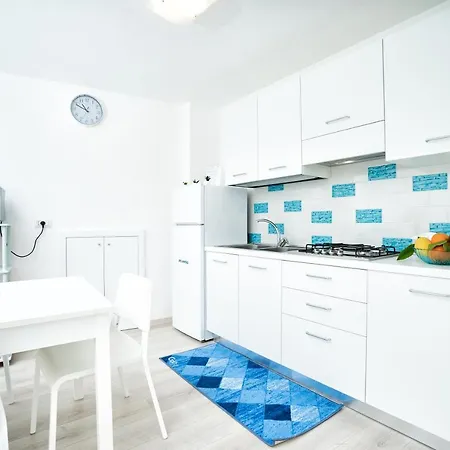 Casa Acqua Marina - Only 6 Steps From The Main Road Διαμέρισμα