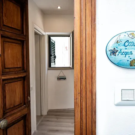 Casa Acqua Marina - Only 6 Steps From The Main Road Apartman